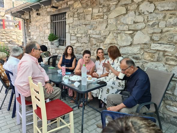 Εορταστικές ευχές από το Λειβάρτζι στο «Καλλιόπης Φίλεμα» 11 Εορταστικές ευχές από το Λειβάρτζι στο «Καλλιόπης Φίλεμα»
