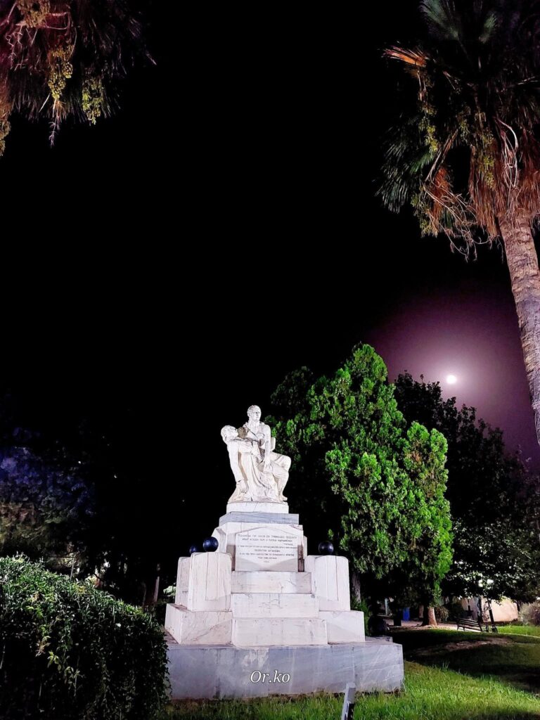Το φεγγάρι του Οξύρρυγχου πάνω από το Αίγιο ΦΩΤΟ