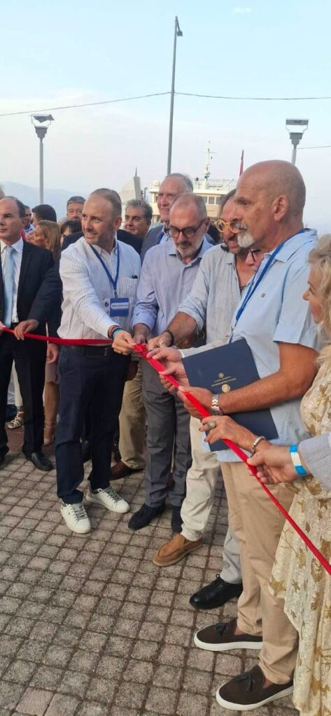 Ο Χαράλαμπος Μπονάνος στην Εκθεση της Ομοσπονδίας Πολιτιστικών συλλόγων στο Αίγιο ΦΩΤΟ
