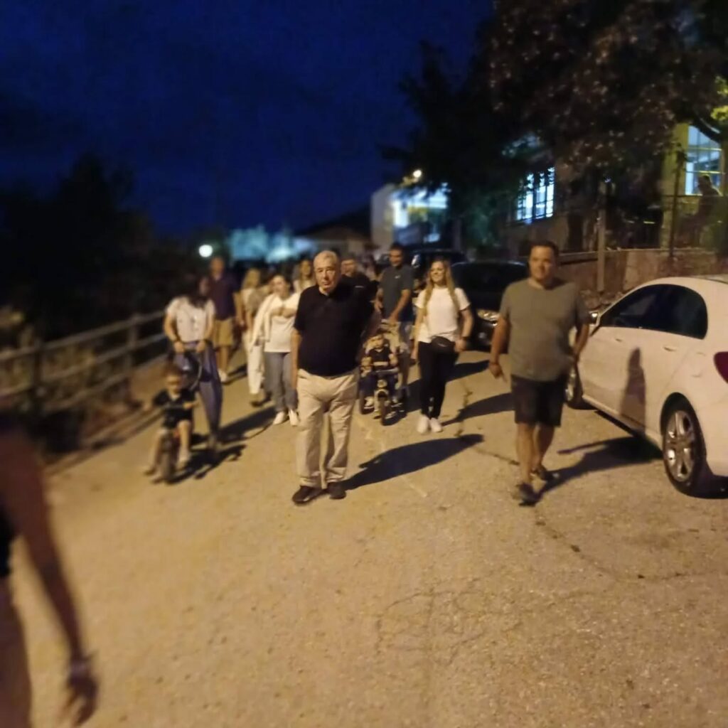 Φεγγαράδα στο Καλούσι καβάλα στ' άλογα ΦΩΤΟ