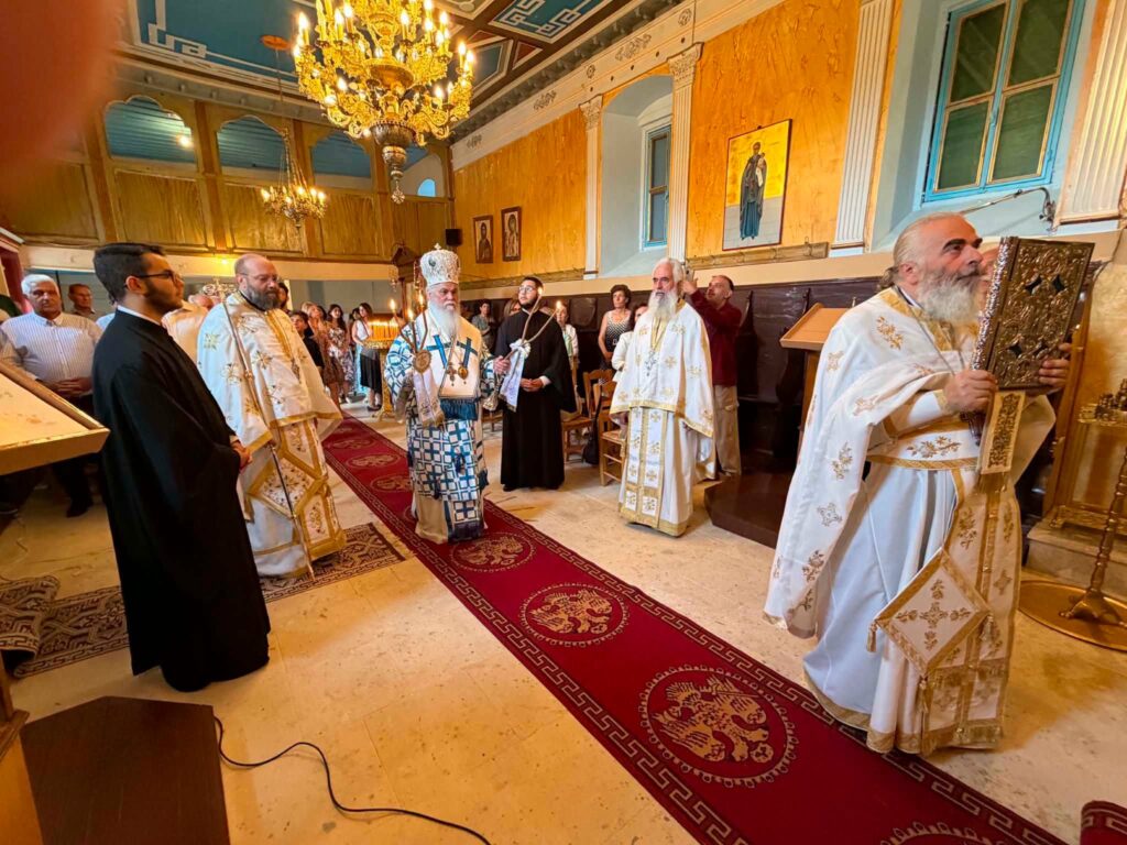 Ο Μητροπολίτης Ιερώνυμος στο Αγρίδι Ακράτας ΦΩΤΟ