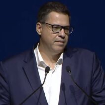 «Η απόσταση από την Αθήνα δεν πρέπει να μετρά την απόσταση από το Κράτος» 2 «Η απόσταση από την Αθήνα δεν πρέπει να μετρά την απόσταση από το Κράτος»