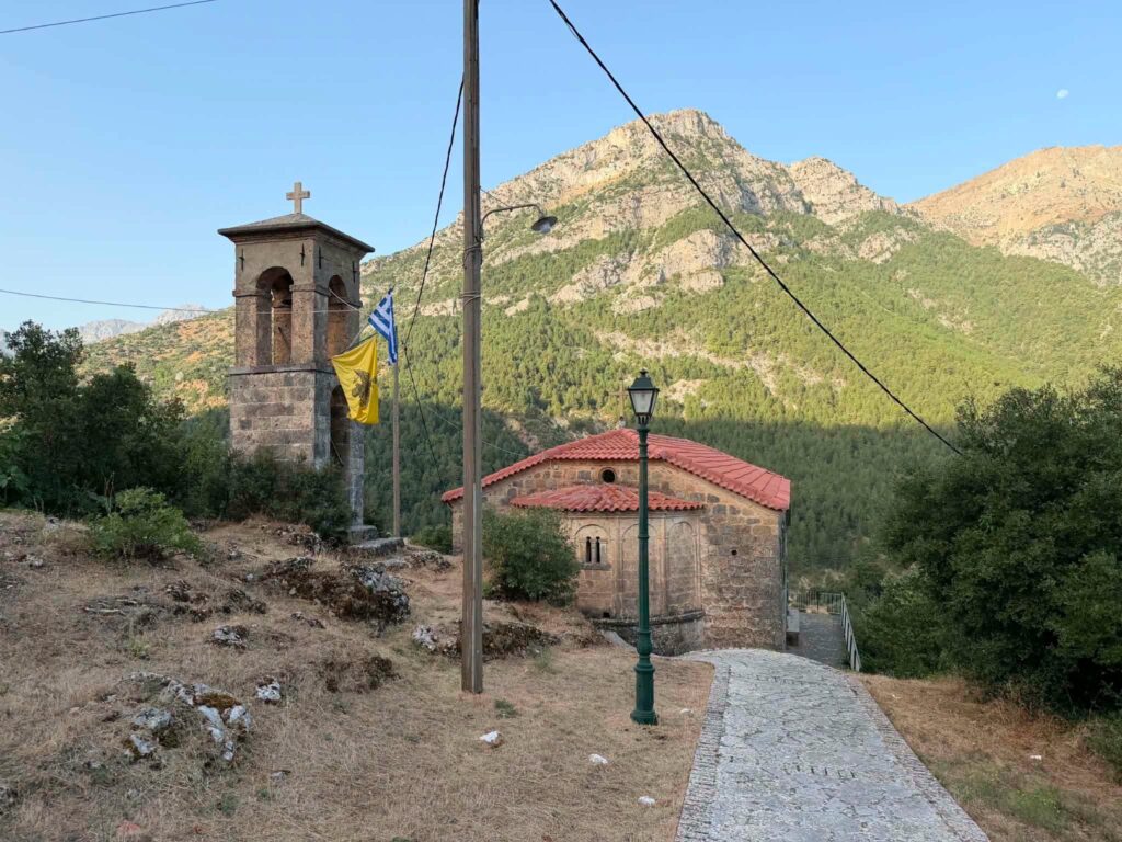 Ο Μητροπολίτης Ιερώνυμος στο Αγρίδι Ακράτας ΦΩΤΟ