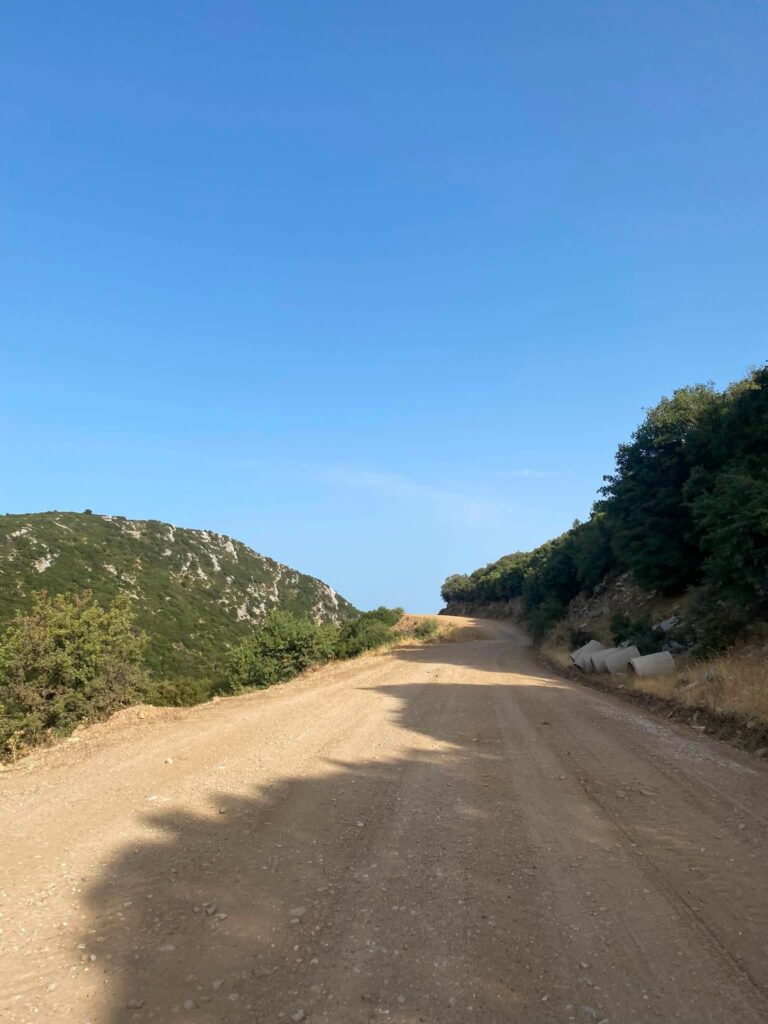Πετρωτό: Συντήρηση σε ορεινούς αγροτικούς δρόμους από την Κοινότητα ΦΩΤΟ