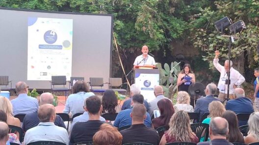 Ο Χαράλαμπος Μπονάνος στην Εκθεση της Ομοσπονδίας Πολιτιστικών συλλόγων στο Αίγιο ΦΩΤΟ