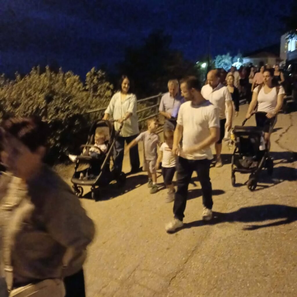 Φεγγαράδα στο Καλούσι καβάλα στ' άλογα ΦΩΤΟ