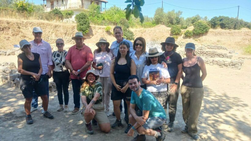 Στην Αρχαία Ελίκη ο δήμαρχος και ο ευρωβουλευτής Ν. Παπανδρέου ΦΩΤΟ 4 Δήμαρχος Π. Ανδριόπουλος και ευρωβουλευτής Ν. Παπανδρέου στην Αρχα…