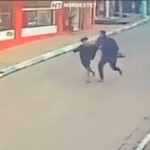 Βραζιλία: Απόπειρα απαγωγής παιδιού στη μέση του δρόμου με ταξί ΒΙΝΤΕΟ 1 Βραζιλία: Απόπειρα απαγωγής παιδιού στη μέση του δρόμου με ταξί ΒΙΝΤΕΟ