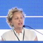 «Η θάλασσα δεν είναι φόντο, είναι χώρος»