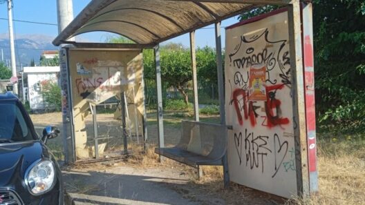 Πάτρα: Ερχονται πρόστιμα για αφισοκολλήσεις στις στάσεις λεωφορείων – Ζητούμενο η συντήρηση και η αναβάθμιση ΦΩΤΟ 15 Ερχονται πρόστιμα για αφισοκολλήσεις