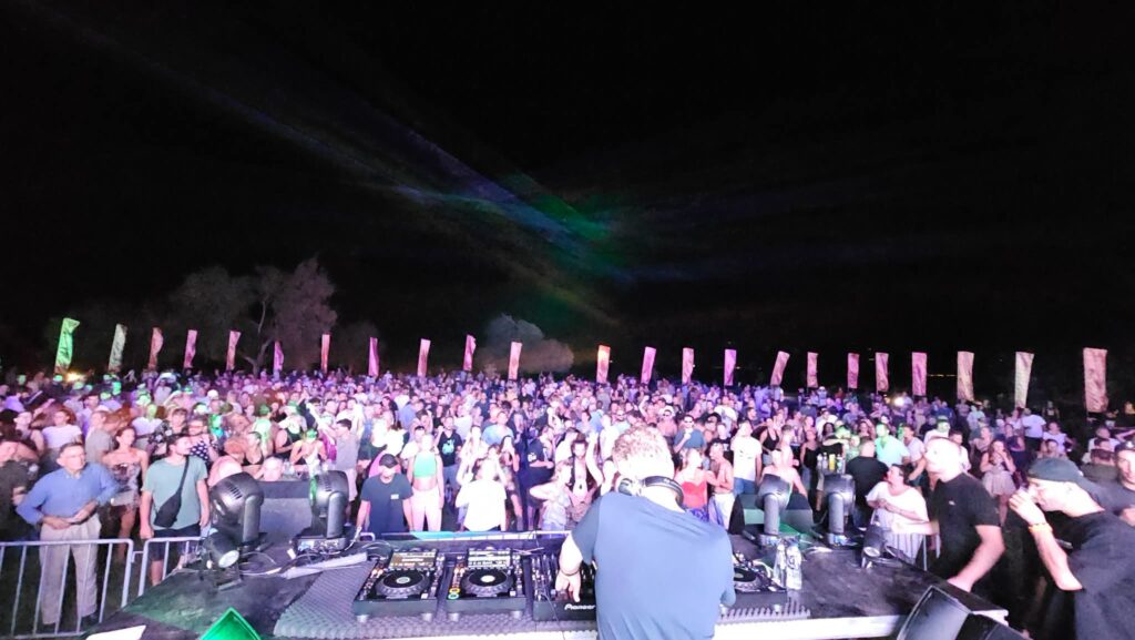 Παγκόσμιοι ρυθμοί με τον John Digweed στην Παραλία Άκολης ΒΙΝΤΕΟ-ΦΩΤΟ