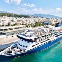 Πάτρα: Το κρουαζιερόπλοιο «VidantaWorld's Elegant» στο λιμάνι