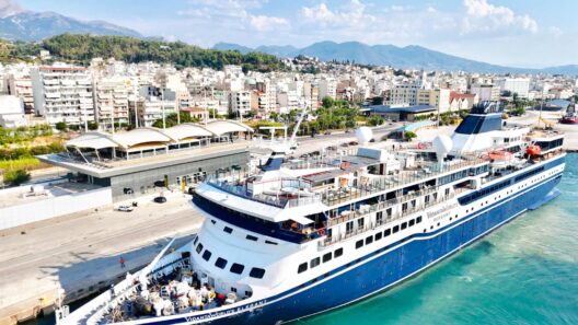 Πάτρα: Το κρουαζιερόπλοιο «VidantaWorld's Elegant» στο λιμάνι