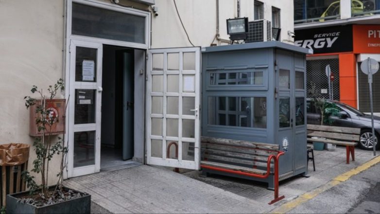 Φωτιά στο Αστυνομικό Τμήμα του Αχάρνη, όπως φαίνεται στη φωτογραφία