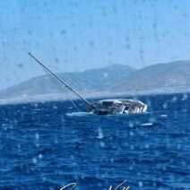 Σαρωνικός: Βυθίστηκε ιστιοφόρο καταμαράν με τουρκική σημαία - Δήλωση προέδρου ΠΕΠΙΕΘ ΦΩΤΟ