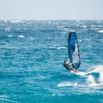 Δρέπανο: Κινδύνεψε χειριστής ιστιοσανίδας που παρασύρθηκε στον Κορινθιακό