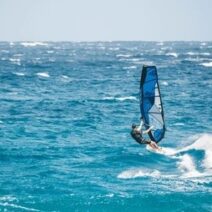 Δρέπανο: Κινδύνεψε χειριστής ιστιοσανίδας που παρασύρθηκε και επενέβησαν Λιμενικό και παραπλέοντα 3 Δρέπανο: Κινδύνεψε χειριστής ιστιοσανίδας που παρασύρθηκε και επενέβησαν Λιμενικό και παραπλέοντα
