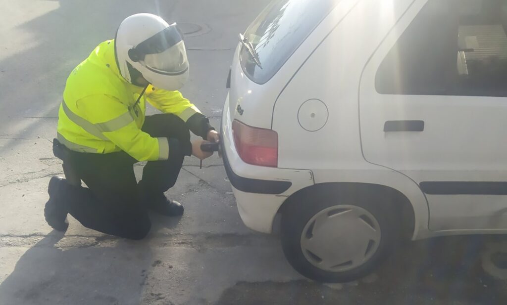 Αχαΐα: Δεκάδες οι παράνομες σταθμεύσεις σε θέσεις ΑμεΑ δείχνουν τα στοιχεία της Τροχαίας