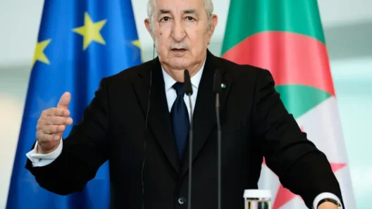Ο Πρόεδρος της Αλγερίας Αμπντελματζίντ Τεμπούν μιλάει σε συνέντευ…