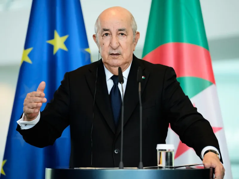 Ο Πρόεδρος της Αλγερίας Αμπντελματζίντ Τεμπούν μιλάει σε συνέντευ…