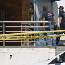 Πάτρα: Αστυνομικοί εντόπισαν φυγόποινο με φυλάκιση για ληστεία και τον συνέλαβαν 1 Αστυνομικοί εντόπισαν φυγόποινο με φύλαξη για ληστείες