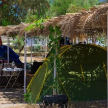 Αυξημένη ζήτηση το κάμπινγκ: Πού φτάνουν οι πληρότητες και οι τιμές