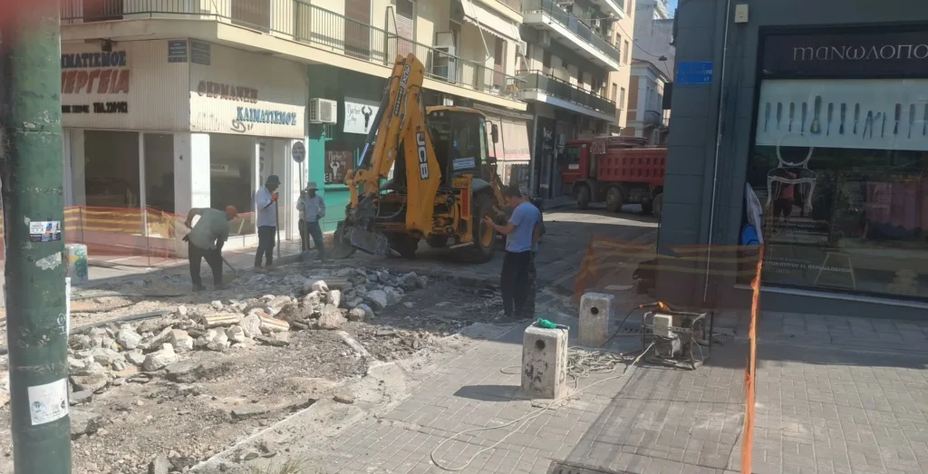 Πάτρα: Ημιτελείς ασφαλτοστρώσεις και επούλωση στις μισές λακκούβες δρόμων ΦΩΤΟ