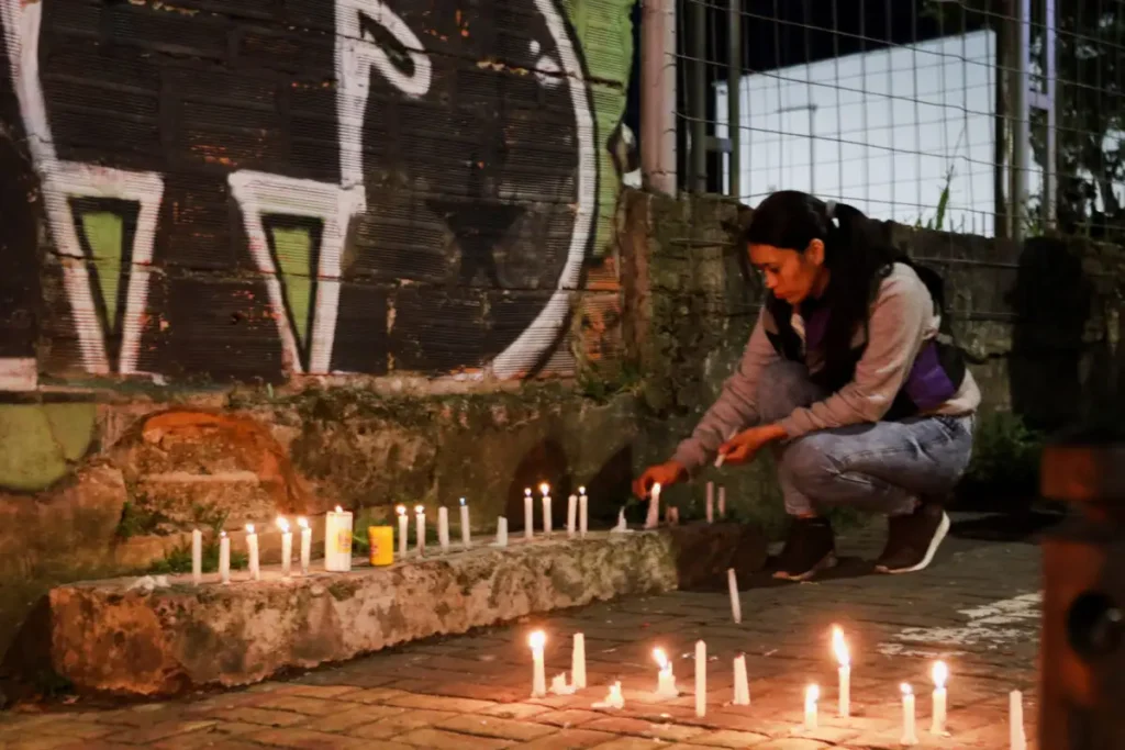 Κολομβία: Πάνω από 100 νεκροί και δεκάδες κτίρια έχουν καταρρεύσει ΦΩΤΟ 5 Κολομβία: Πάνω από 100 νεκροί και δεκάδες κτίρια έχουν καταρρεύσει ΦΩΤΟ