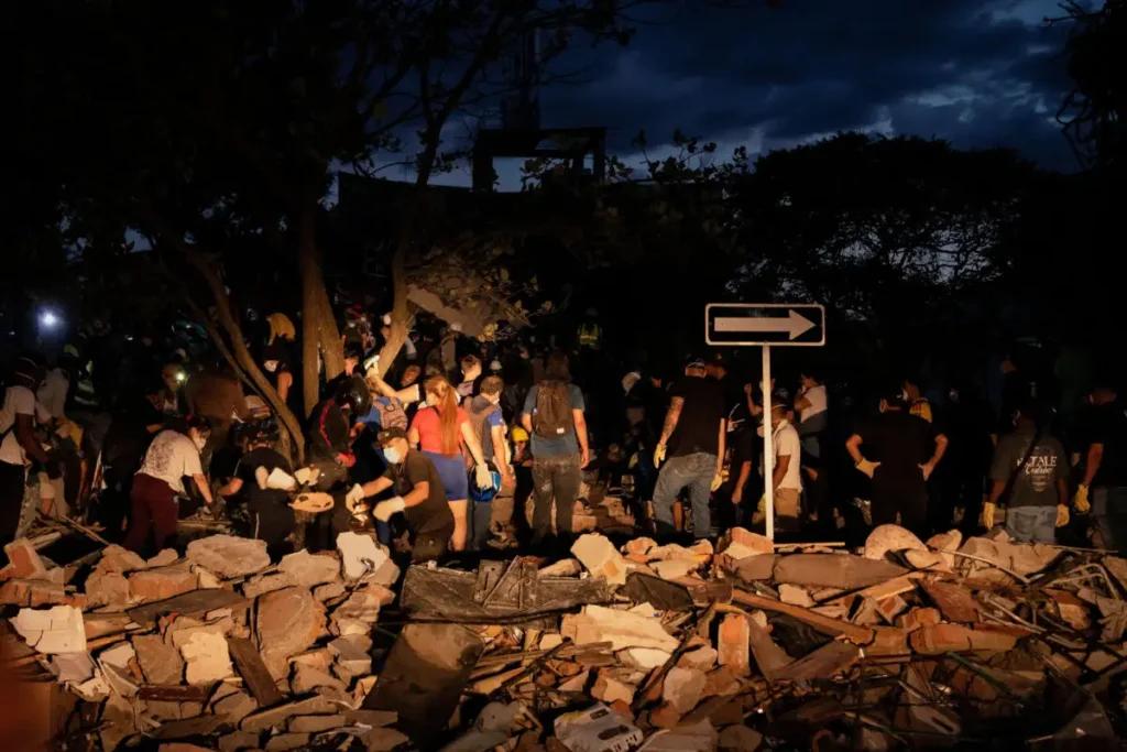 Κολομβία: Πάνω από 100 νεκροί και δεκάδες κτίρια έχουν καταρρεύσει ΦΩΤΟ