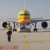 Γερμανία: Αεροσκάφος της DHL συγκρούστηκε με άγνωστο αντικείμενο λίγο μετά την απογείωση