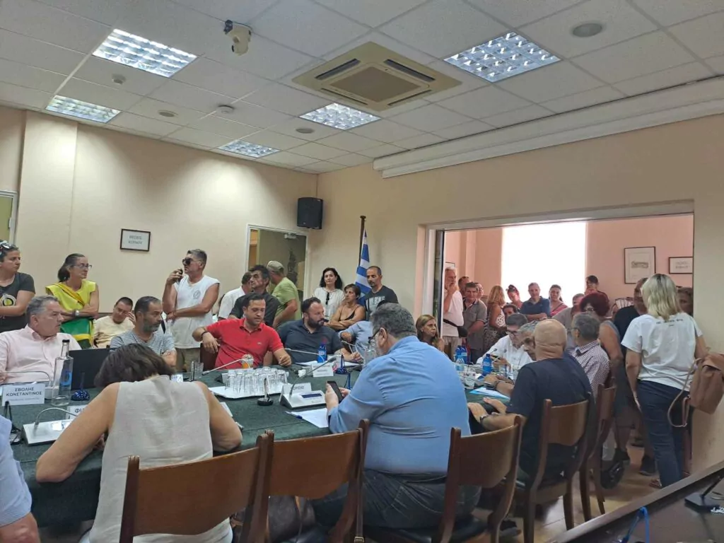 Πάτρα: Πατούχας κατά Σπιράλ για τις συγχωνεύσεις τμημάτων