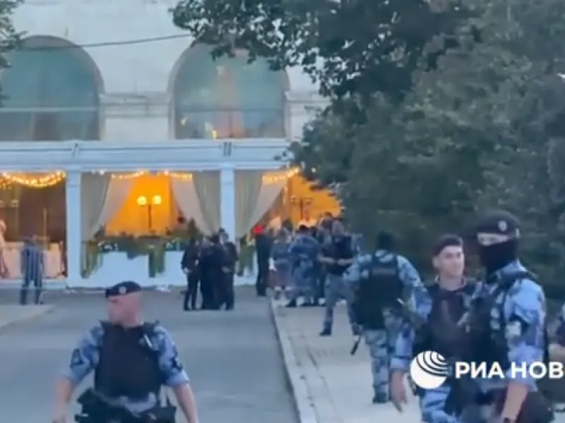 Εκρήξεις με τρεις νεκρούς και πολλούς τραυματίες