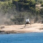 ΒΙΝΤΕΟ με ελικόπτερο να προσγειώνεται σε γεμάτη παραλία στις Σπέτσες - Εισαγγελική παρέμβαση