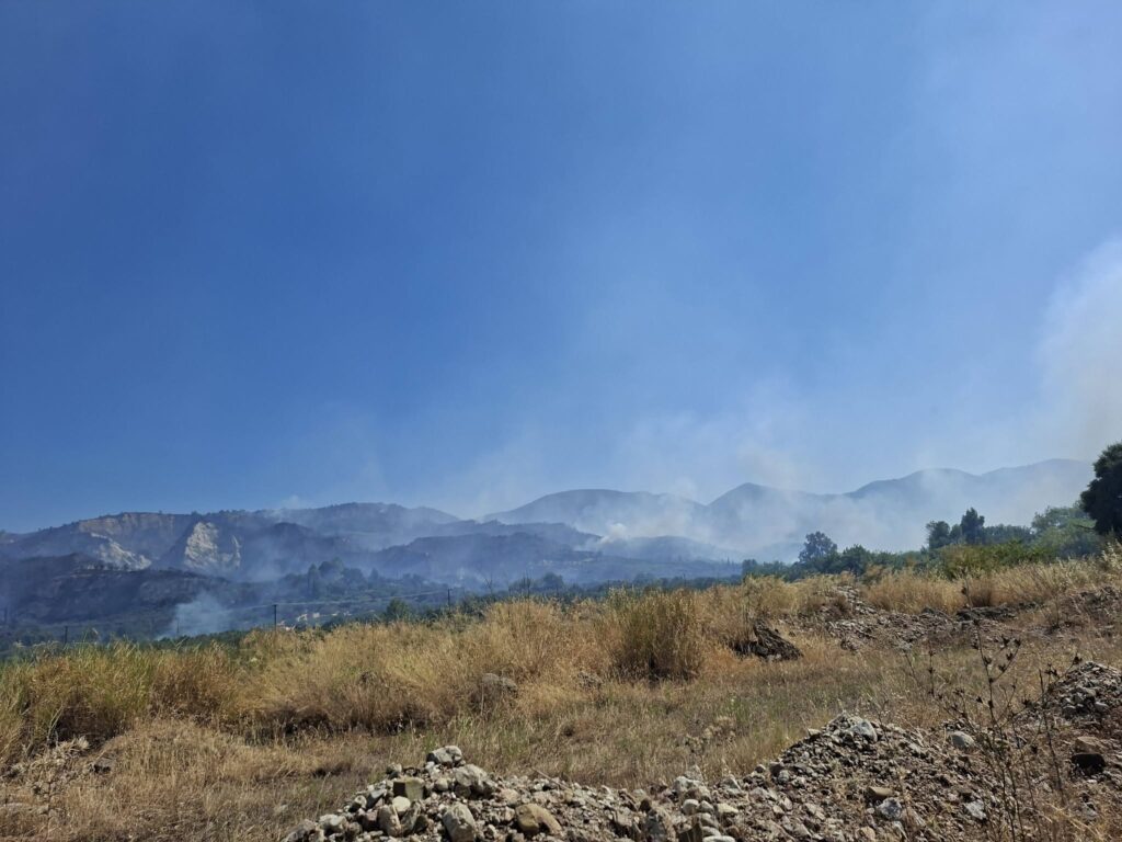 Αιγιάλεια: Σε ύφεση και υπό έλεγχο η μεγάλη φωτιά - Επιχειρούν ισχυρές δυνάμεις για τον φόβο αναζωπυρώσεων σε Συμπολιτεία και Ερινεό ΒΙΝΤΕΟ-ΦΩΤΟ 11 Αιγιάλεια: Σε ύφεση και υπό έλεγχο η μεγάλη φωτιά - Επιχειρούν ισχυρές δυνάμεις για τον φόβο αναζωπυρώσεων σε Συμπολιτεία και Ερινεό ΒΙΝΤΕΟ-ΦΩΤΟ