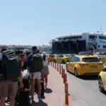 Γεμάτα τα λιμάνια: Φεύγουν και οι τελευταίοι αδειούχοι του Αυγούστου