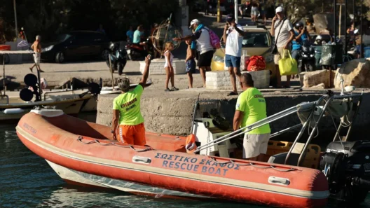 Φωτιά στη Σαλαμίνα: Εντοπίστηκαν δύο σωροί - Δεκάδες πολίτες απεγκλωβίστηκαν δια θαλάσσης ΦΩΤΟ - ΒΙΝΤΕΟ (Νεότερα)