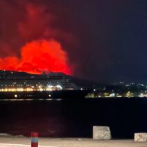 Αιγιάλεια: Απόκοσμες εικόνες της μεγάλης φωτιάς από το λιμάνι Αιγίου ΦΩΤΟ