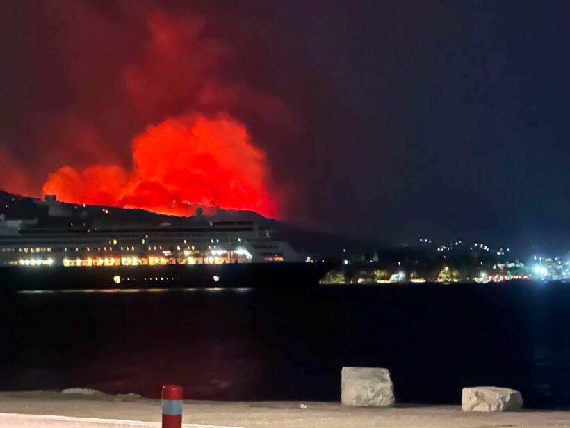 Αιγιάλεια: Απόκοσμες εικόνες της μεγάλης φωτιάς από το λιμάνι Αιγίου ΦΩΤΟ 4 Αιγιάλεια: Απόκοσμες εικόνες της μεγάλης φωτιάς από το λιμάνι Αιγίου ΦΩΤΟ