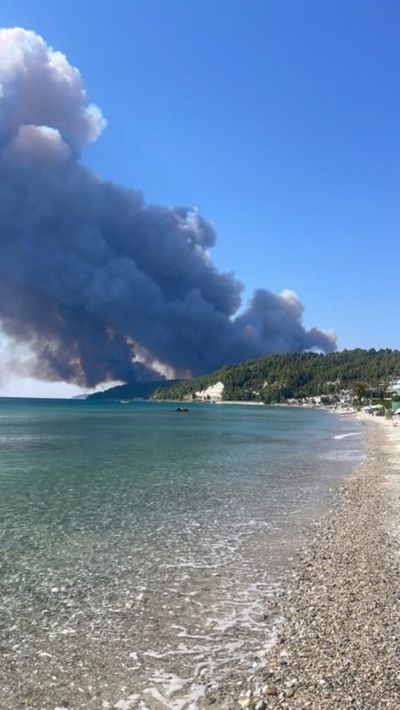 Πυρκαγιά στη Χαλκιδική: Νέο «112» για εκκένωση περιοχών - Δίπλα στα σπίτια οι φλόγες ΦΩΤΟ - ΝΕΟΤΕΡΑ
