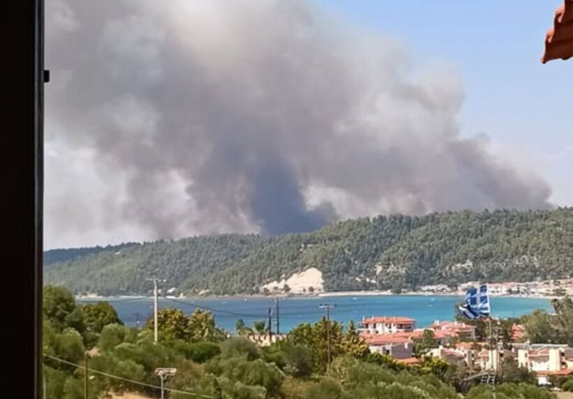 Πυρκαγιά στη Χαλκιδική: Νέο «112» για εκκένωση περιοχών - Δίπλα στα σπίτια οι φλόγες ΦΩΤΟ - ΝΕΟΤΕΡΑ
