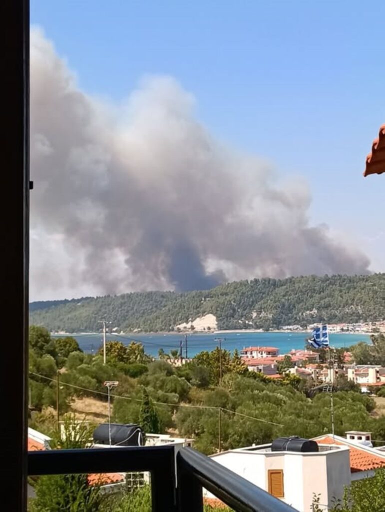 Πυρκαγιά στη Χαλκιδική: Νέο «112» για εκκένωση περιοχών - Δίπλα στα σπίτια οι φλόγες ΦΩΤΟ - ΝΕΟΤΕΡΑ