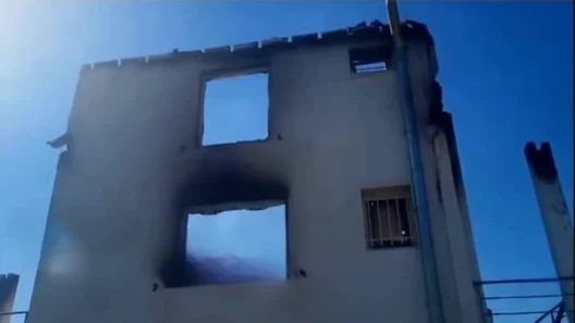 Αιγιάλεια: Οικογένεια Βρετανών που πούλησε τα πάντα για να αγοράσει σπίτι το είδε να καταστρέφεται από την φωτιά - Έγινε θέμα στην Mirror ΦΩΤΟ 14 Αιγιάλεια: Οικογένεια Βρετανών που πούλησε τα πάντα για να αγοράσει σπίτι το είδε να καταστρέφεται από την φωτιά - Έγινε θέμα στην Mirror ΦΩΤΟ