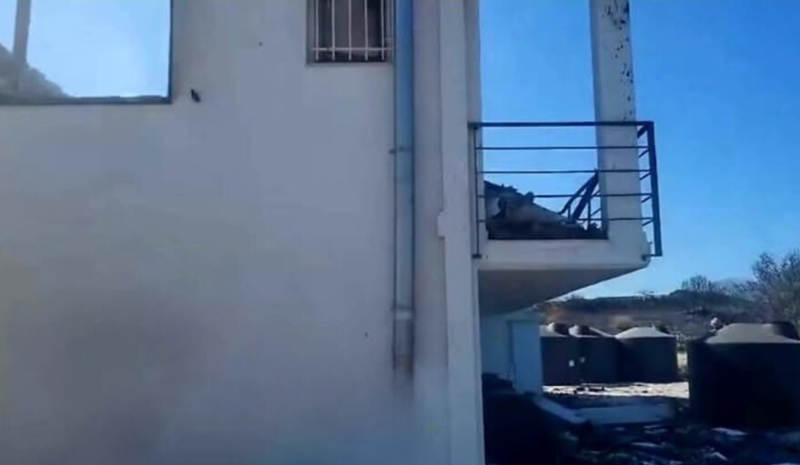 Αιγιάλεια: Οικογένεια Βρετανών που πούλησε τα πάντα για να αγοράσει σπίτι το είδε να καταστρέφεται από την φωτιά - Έγινε θέμα στην Mirror ΦΩΤΟ