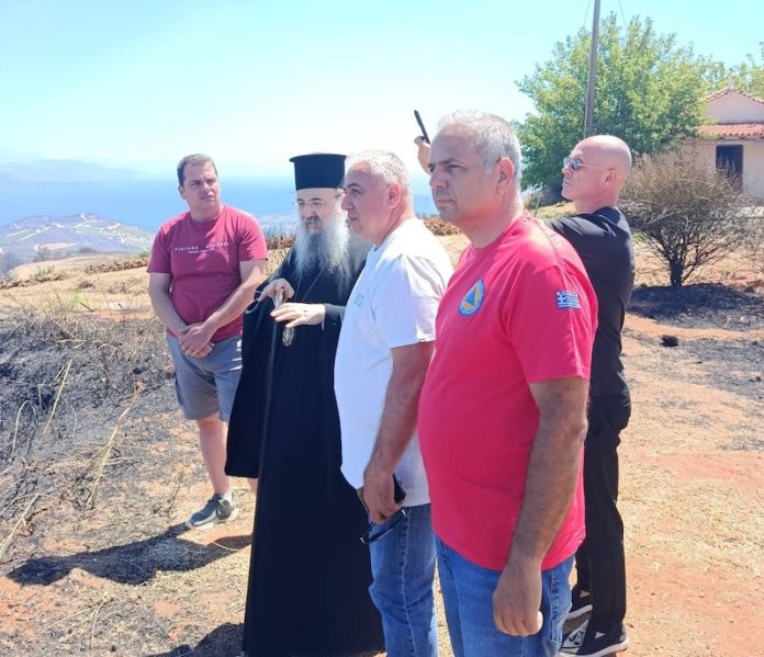 Αχαΐα: Ο Μητροπολίτης Πατρών στα αποκαΐδια Αιγιάλειας και Φλόκα ΦΩΤΟ 9 Αχαΐα: Ο Μητροπολίτης Πατρών στα αποκαΐδια Αιγιάλειας και Φλόκα ΦΩΤΟ