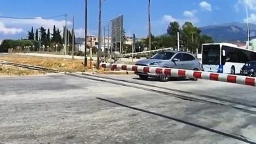 Πάτρα: Προσφυγή κατοίκων στον Εισαγγελέα μετά το θανατηφόρο τροχαίο στην οδό Κανελλοπούλου ΦΩΤΟ 14 Πάτρα: Προσφυγή κατοίκων στον Εισαγγελέα μετά το θανατηφόρο τροχαίο στην οδό Κανελλοπούλου ΦΩΤΟ