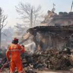 Σαλαμίνα: Δύο νεκροί στη φωτιά - Εκατοντάδες πολίτες απεγκλωβίστηκαν δια θαλάσσης ΦΩΤΟ-ΒΙΝΤΕΟ