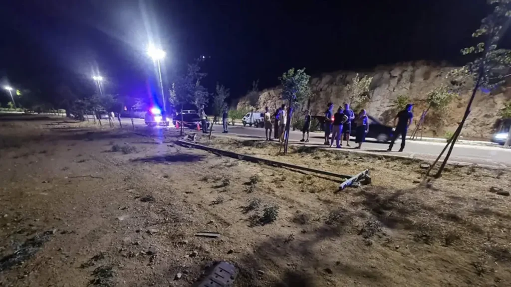 Ανω Λιόσια: Νεκρή 17χρονη σε αυτοκίνητο που καρφώθηκε σε κολώνα ΦΩΤΟ