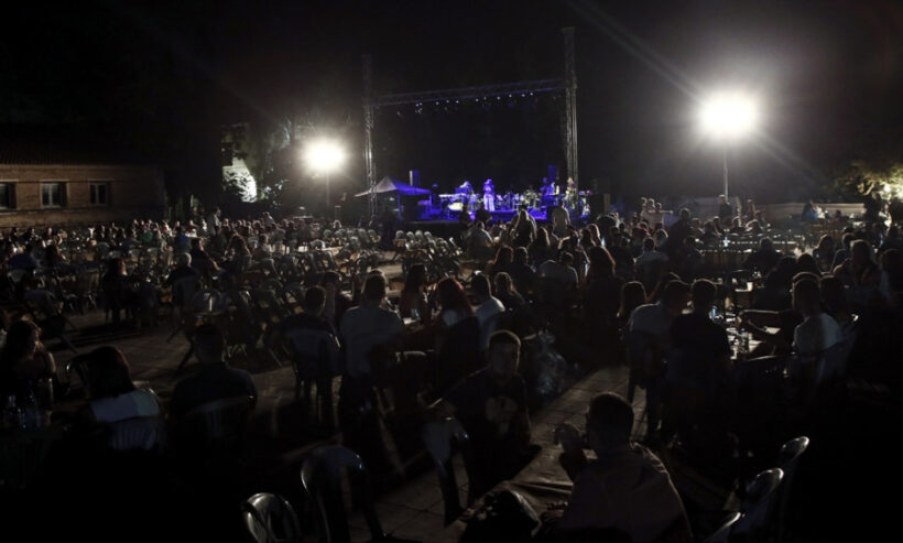 Συμπλοκή θαμώνων σε πανηγύρι: Τραυματίες και αστυνομική επέμβαση στον Πύργο