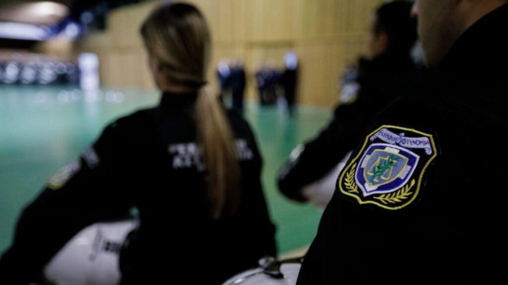 Πάτρα: Υπόθεση ενδοοικογενειακής βίας με σωματική βλάβη και απειλή σε γυναίκα με όπλο