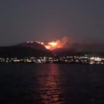 Βάλλης για φωτιά σε Πάρο: «Συμπαραστεκόμαστε στους κατοίκους και επισκέπτες του νησιού»